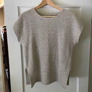 Short sleeved cashmere sweater